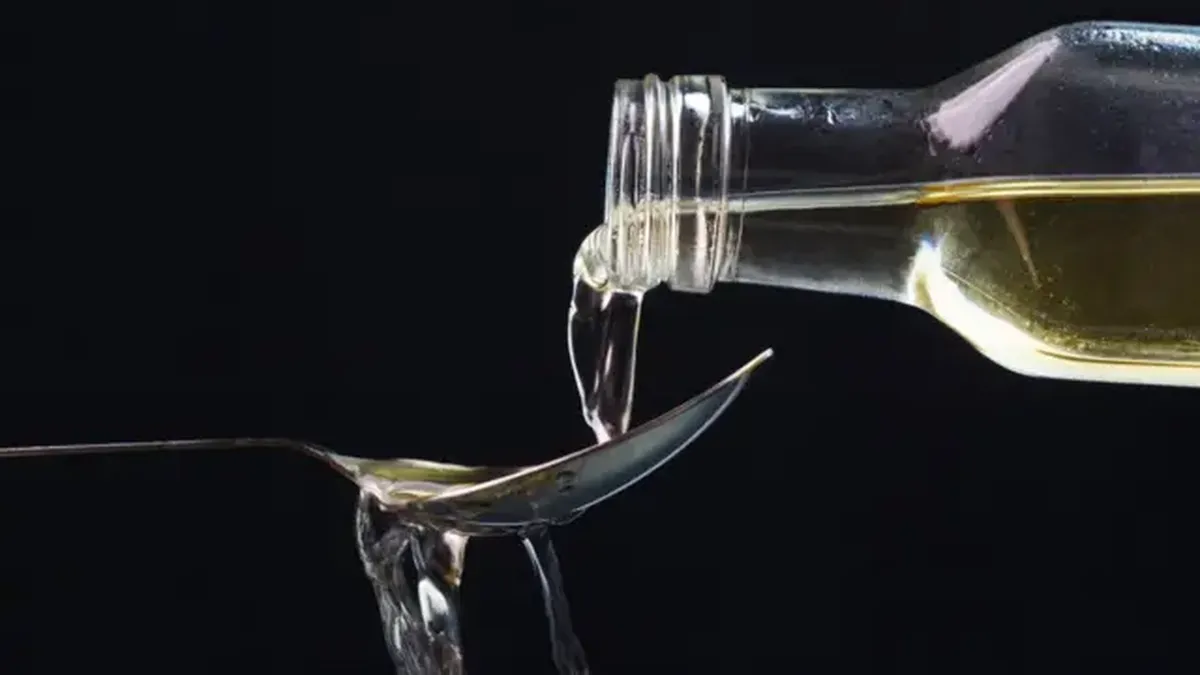 Podrobný návod: jak použít ocet k odstranění hnědých skvrn z polštářů a matrací.